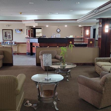 דודג' סיטי Windsor Inn & Suites מראה חיצוני תמונה