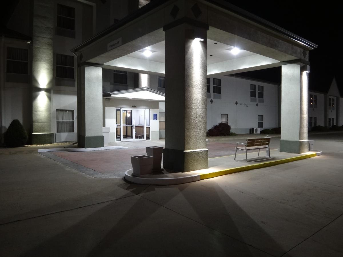 דודג' סיטי Windsor Inn & Suites מראה חיצוני תמונה