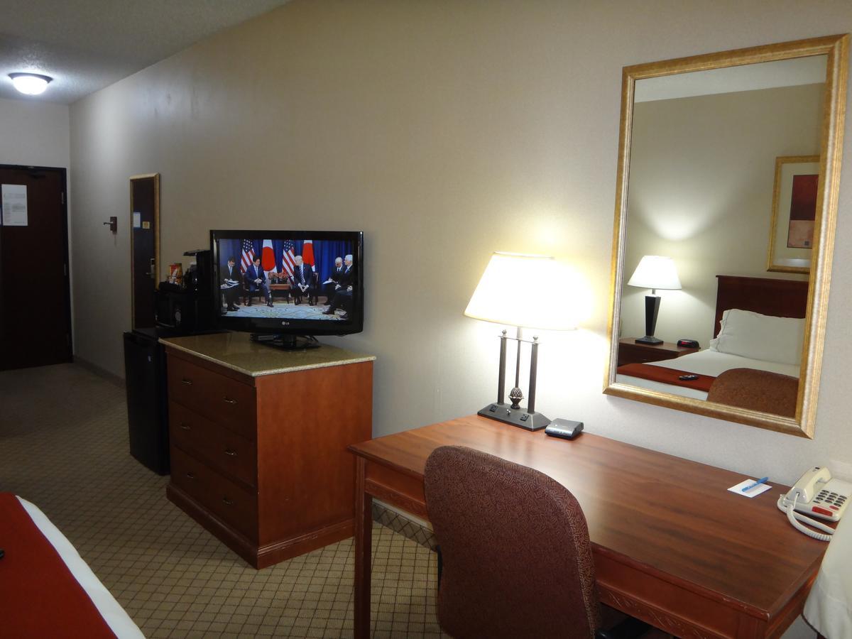 דודג' סיטי Windsor Inn & Suites מראה חיצוני תמונה