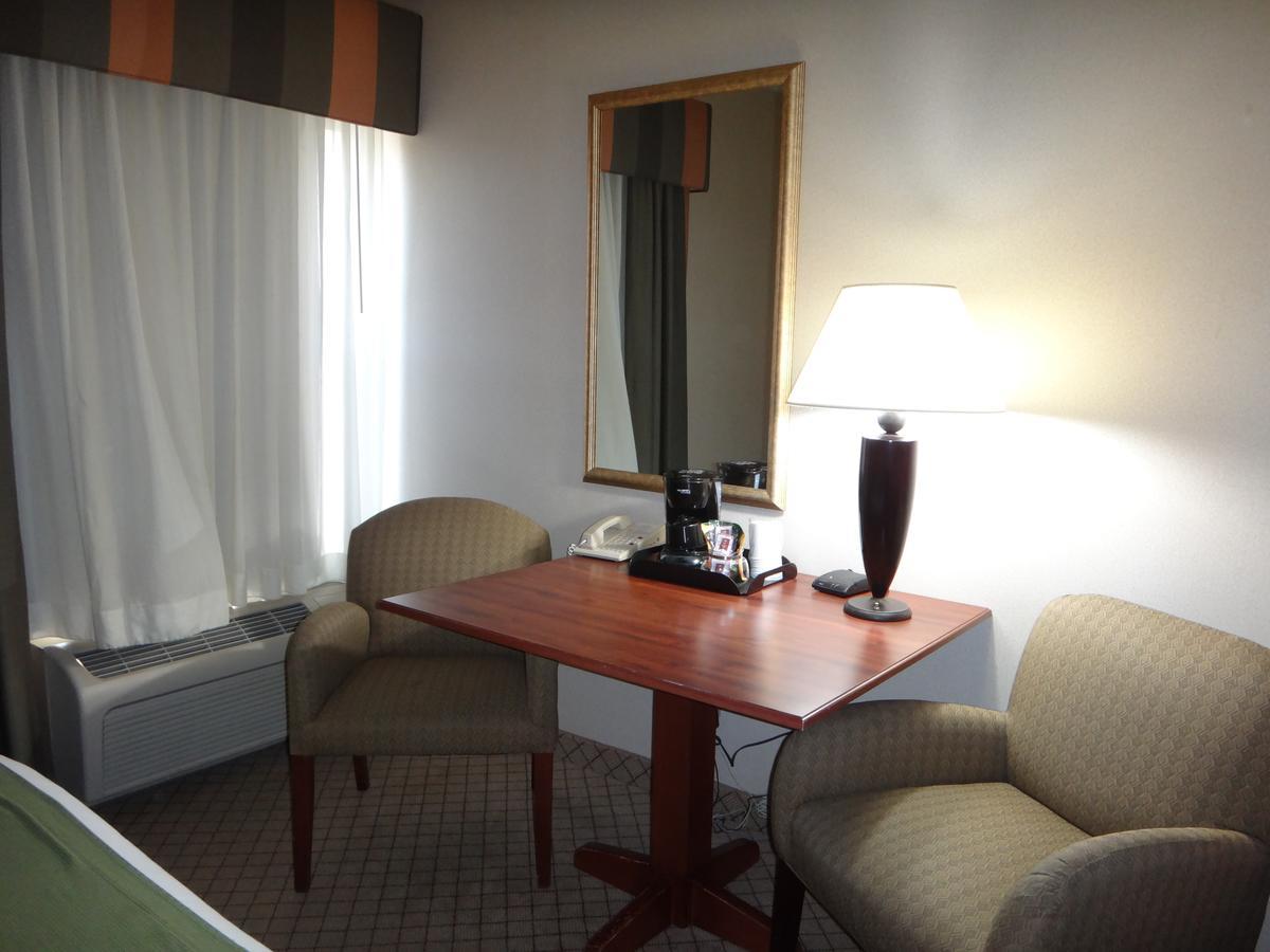 דודג' סיטי Windsor Inn & Suites מראה חיצוני תמונה
